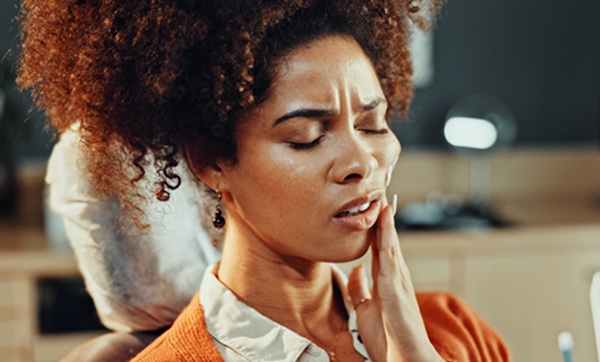 What An Emergency Dentist Can Do To Help Treat Tooth Pain